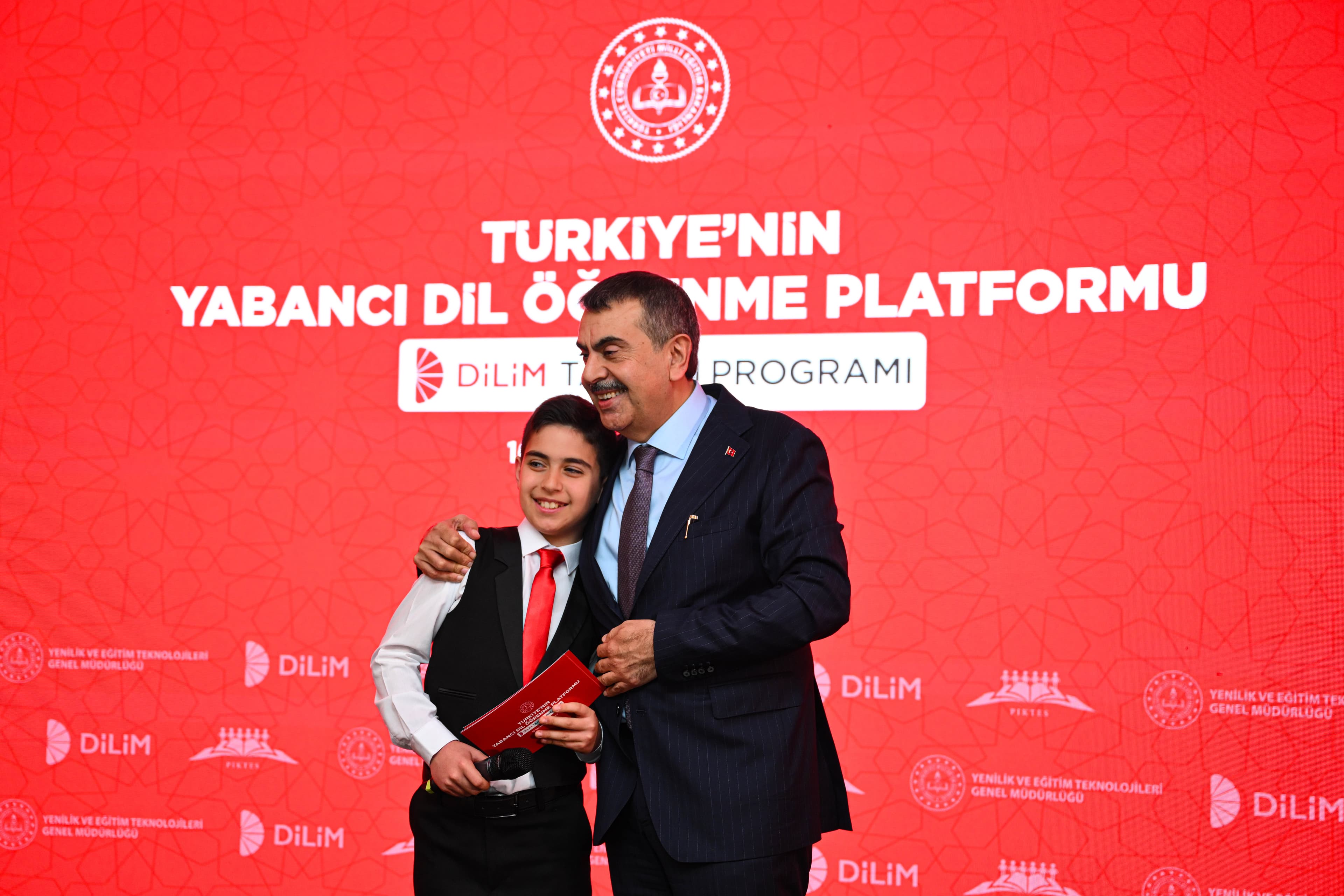 MEB, yapay zeka destekli İngilizce öğrenme platformunu tanıttı