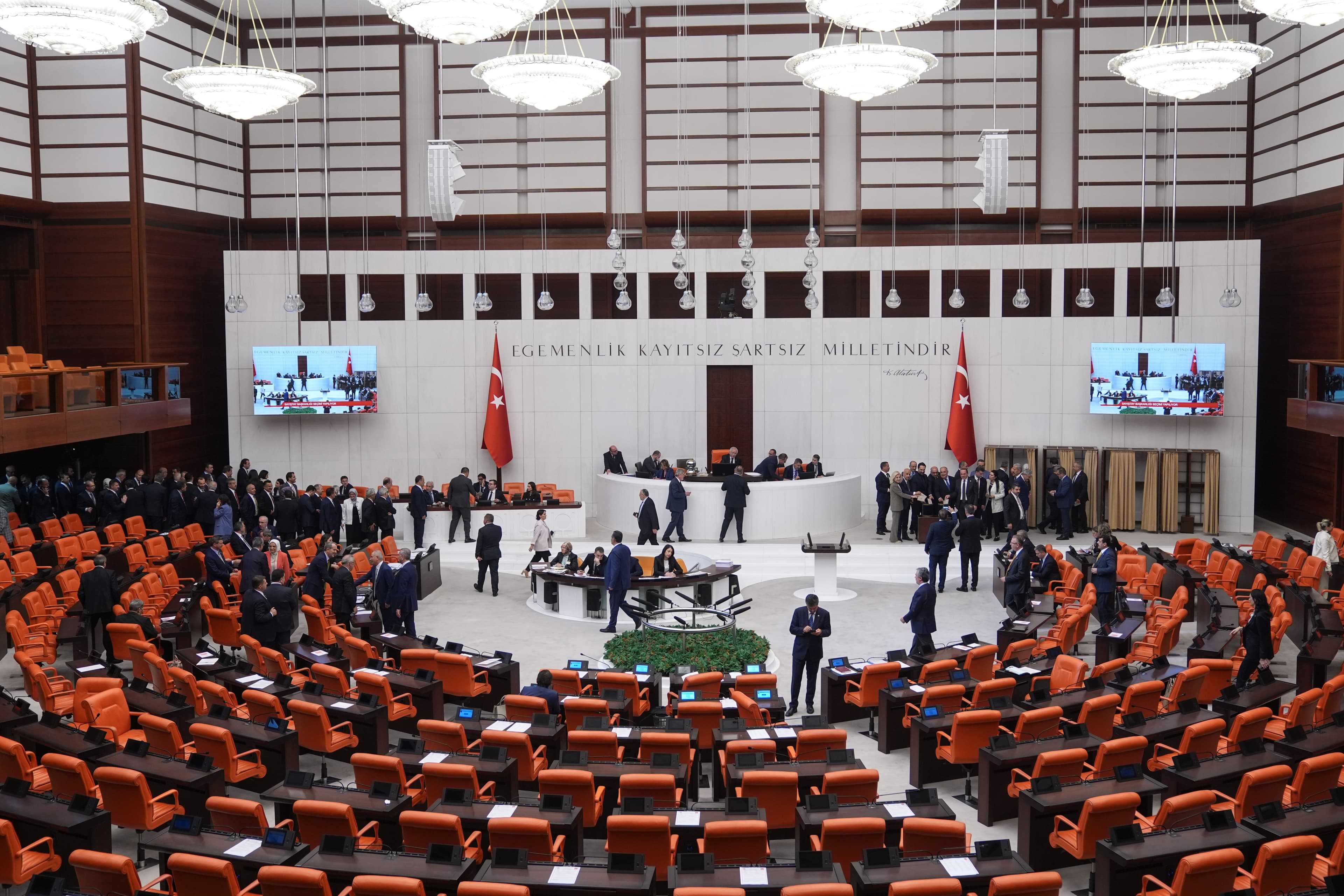 Meclis'teki sandalye dağılımı güncellendi