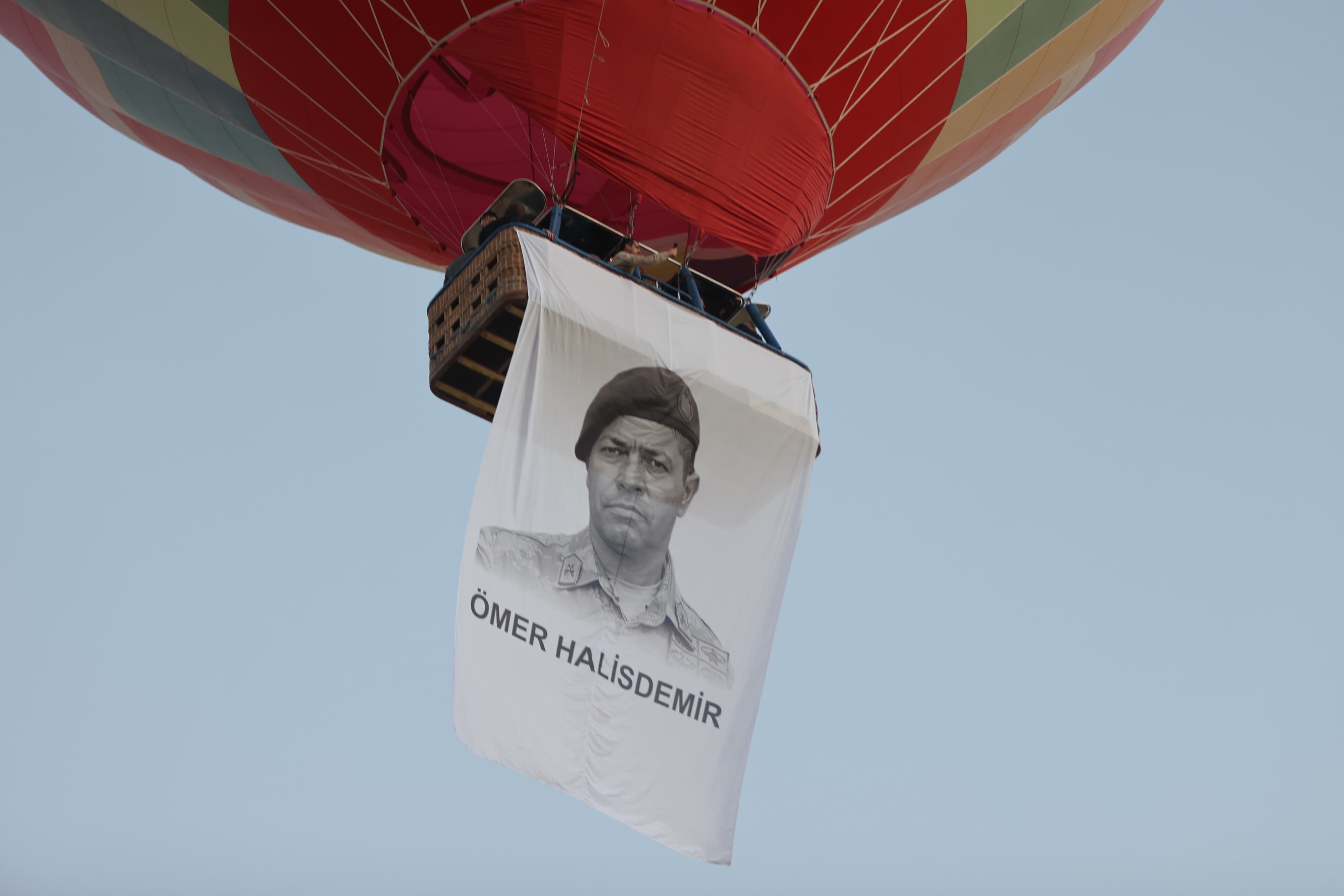 Nevşehir'de sıcak hava balonları 15 Temmuz için havalandı