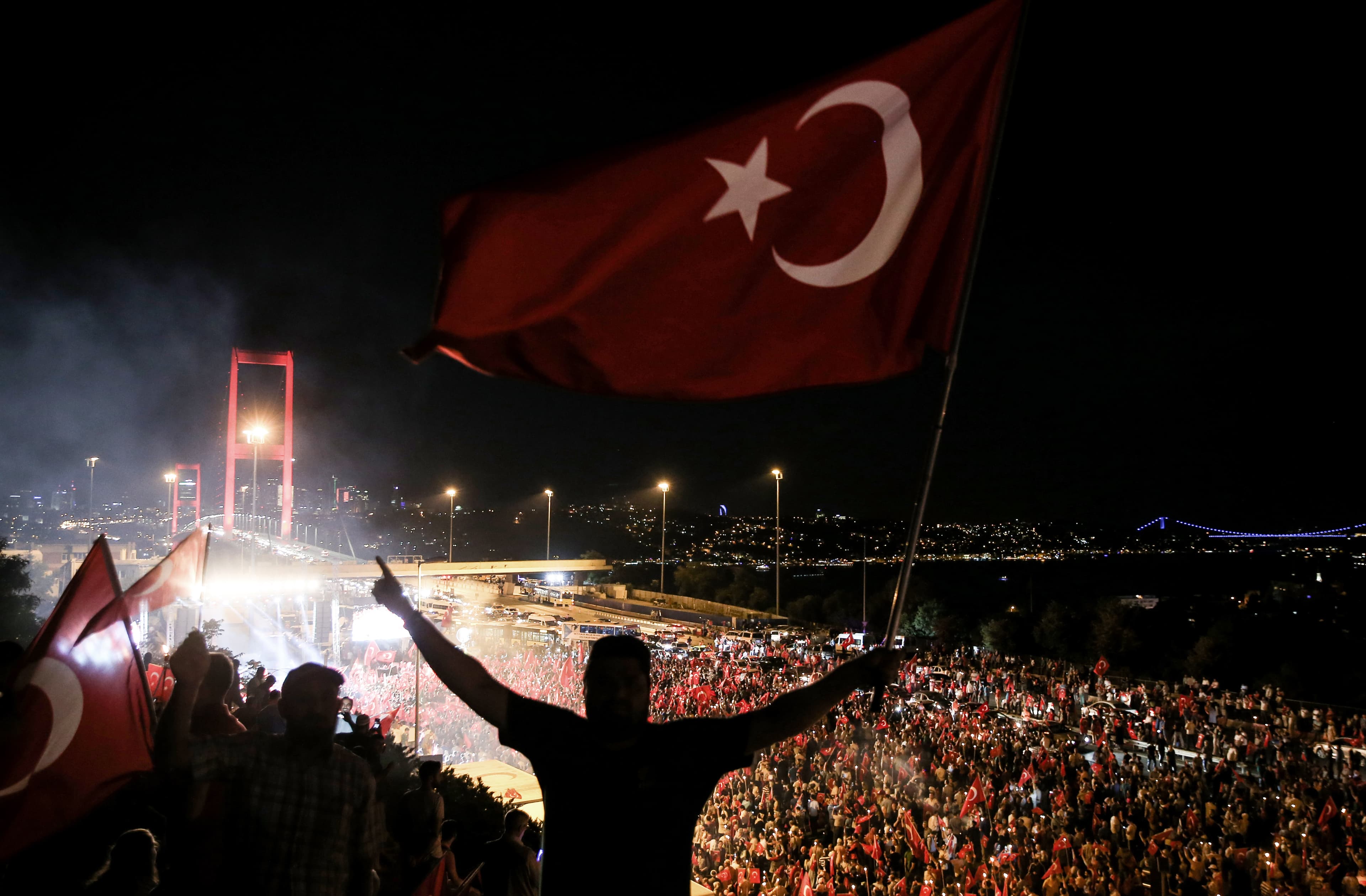 15 Temmuz'da Türkiye, darbe girişimini anarak birlik oldu