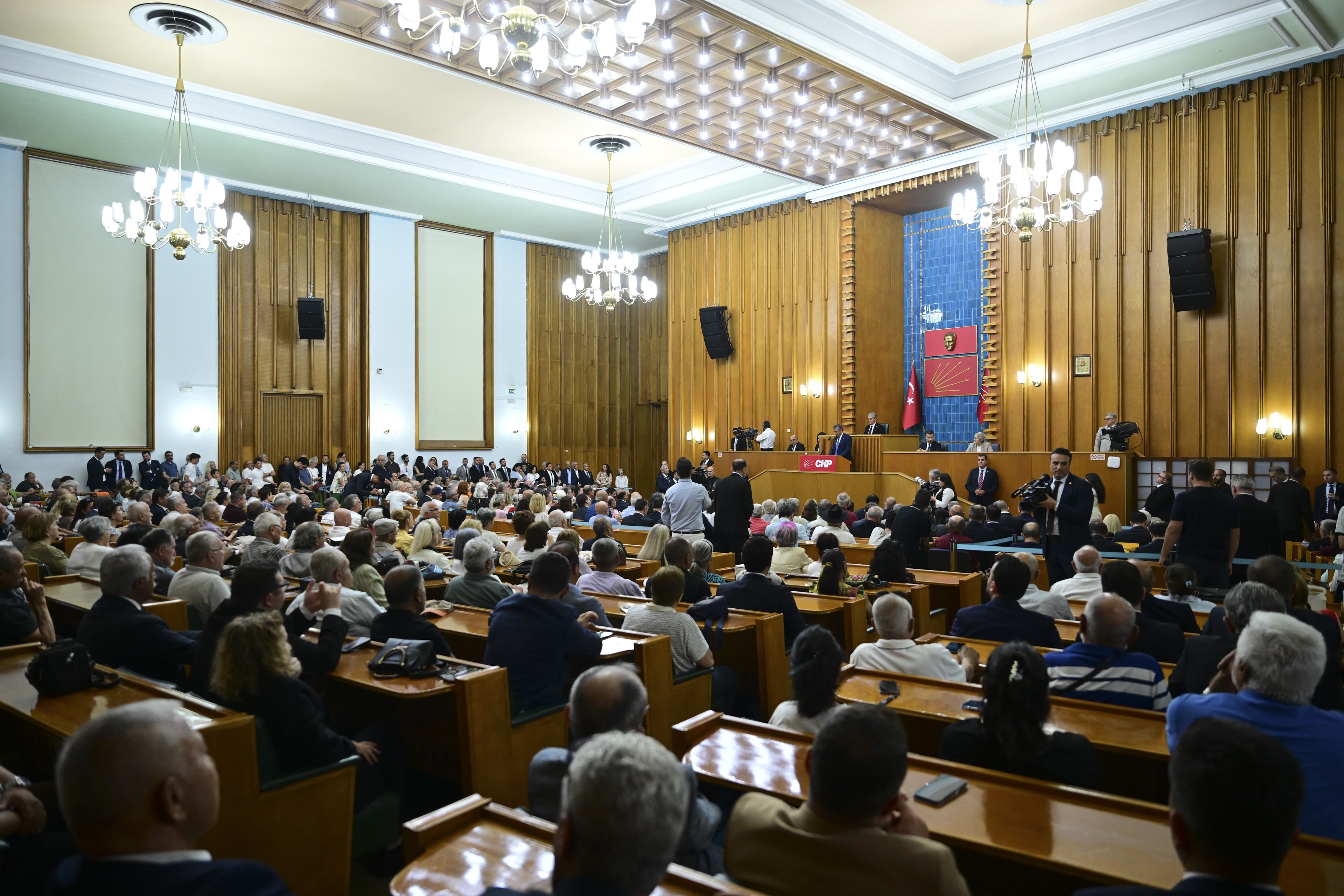 CHP'de istifaların ardından partide kalma kararları netleşiyor