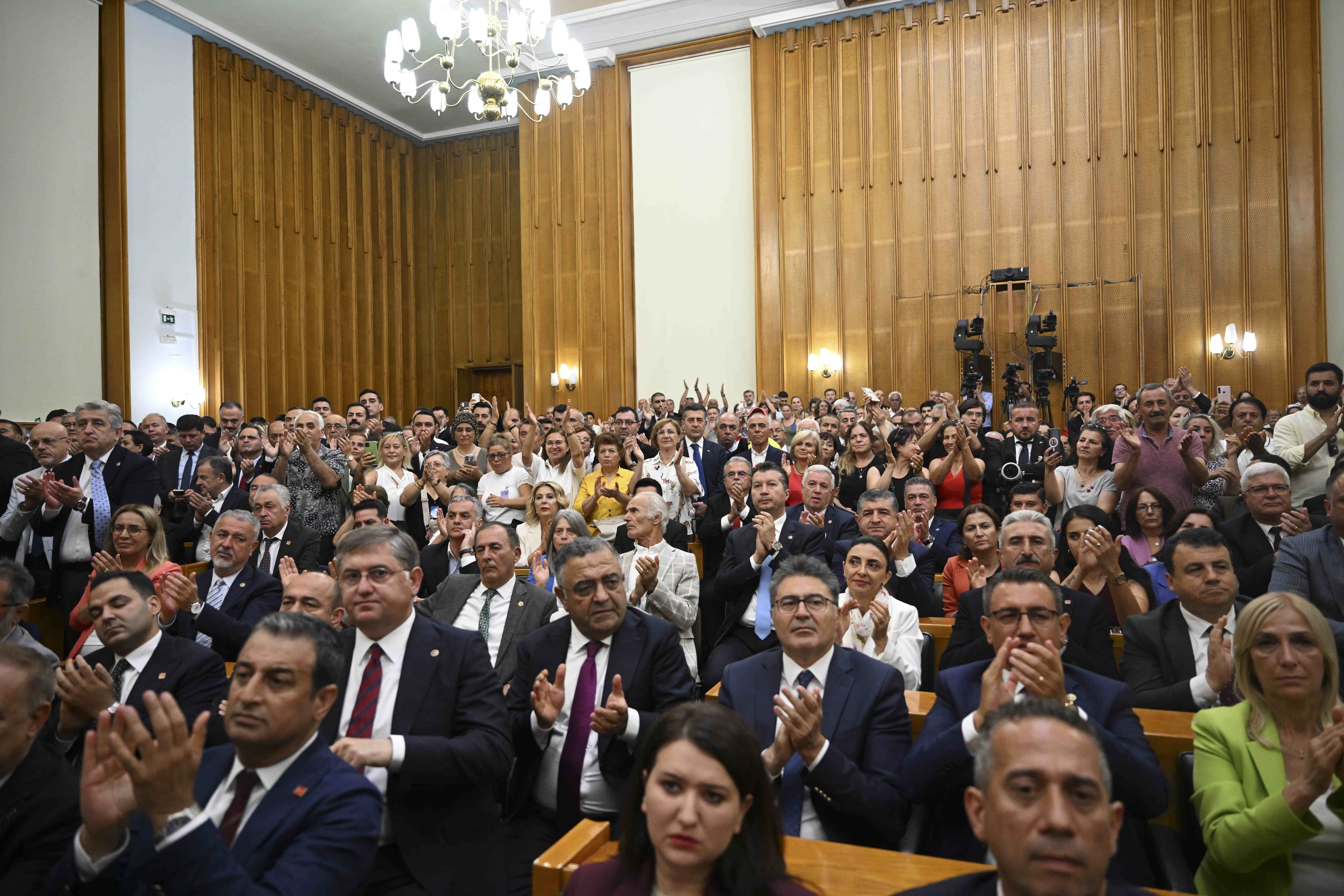 CHP'de bazı milletvekilleri istifa etti
