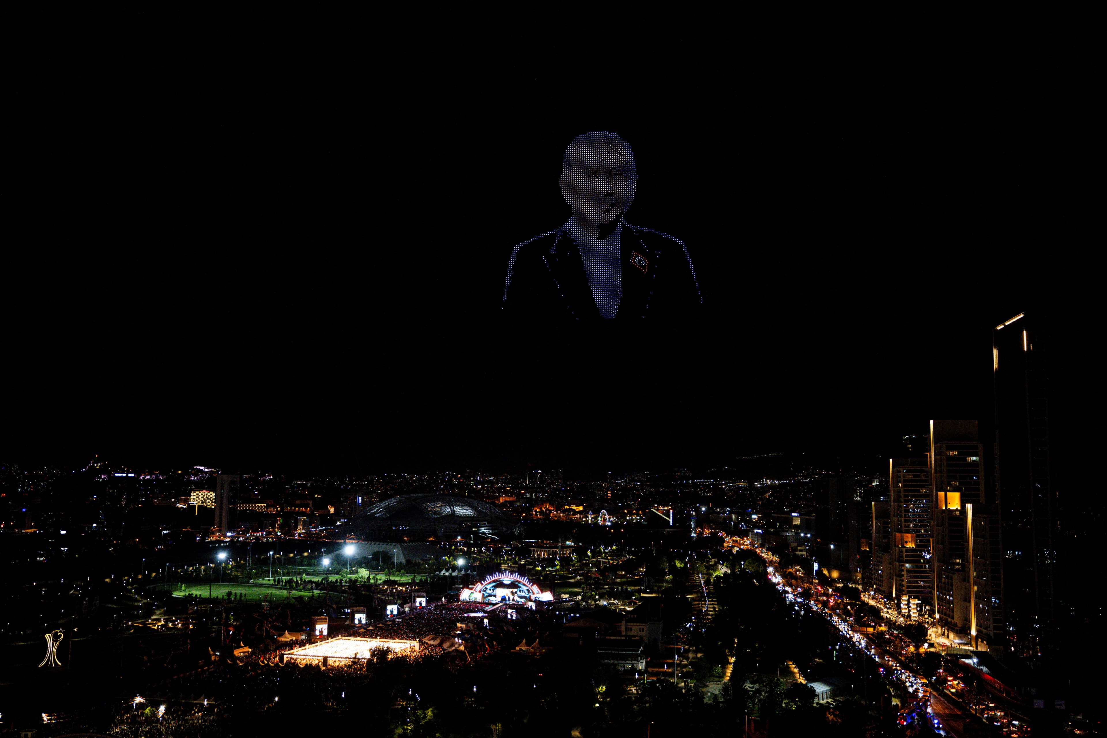AK Parti 25. yılını Ankara'da dron gösterisiyle kutladı