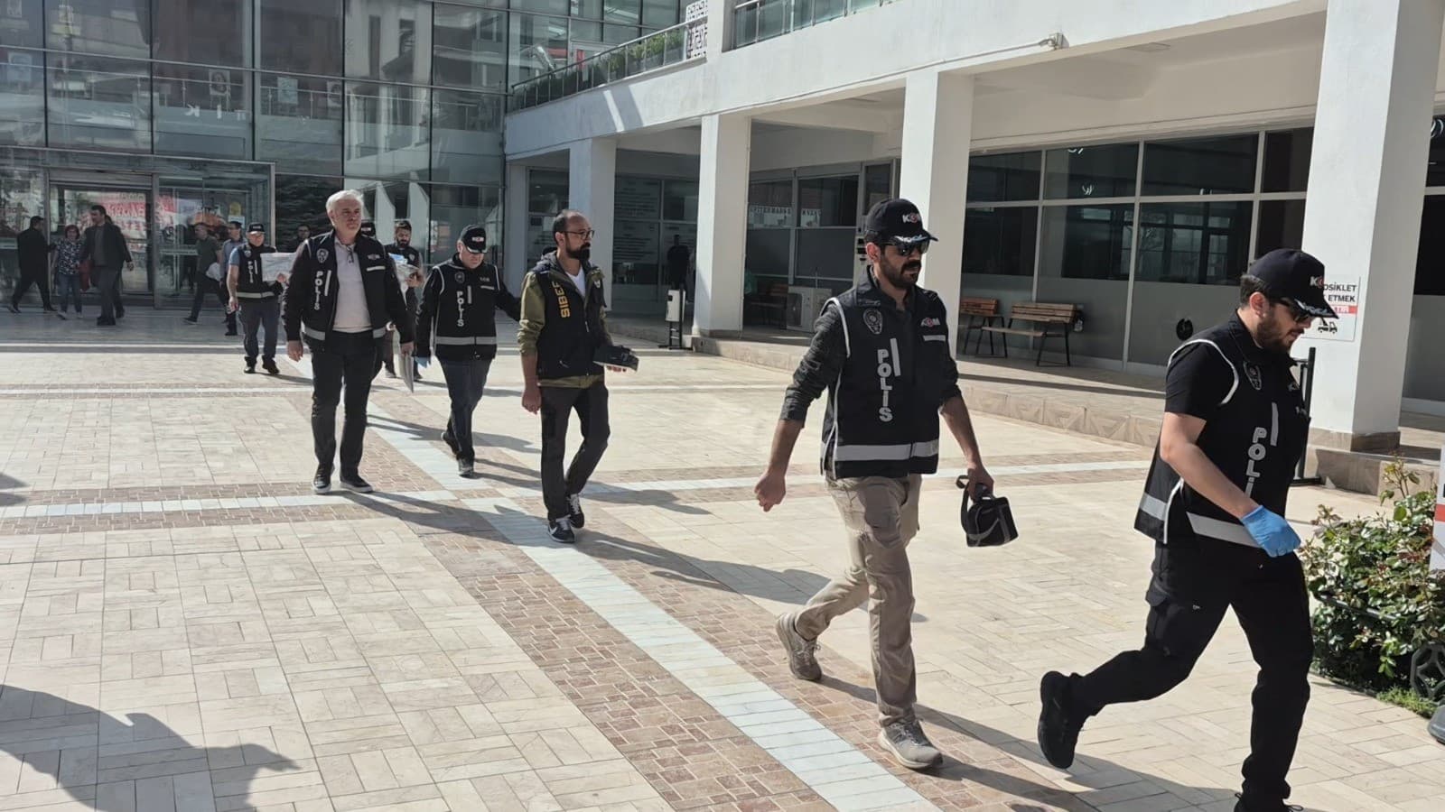 Eskişehir Tepebaşı Belediyesi'nde yolsuzluk operasyonu yapıldı.
