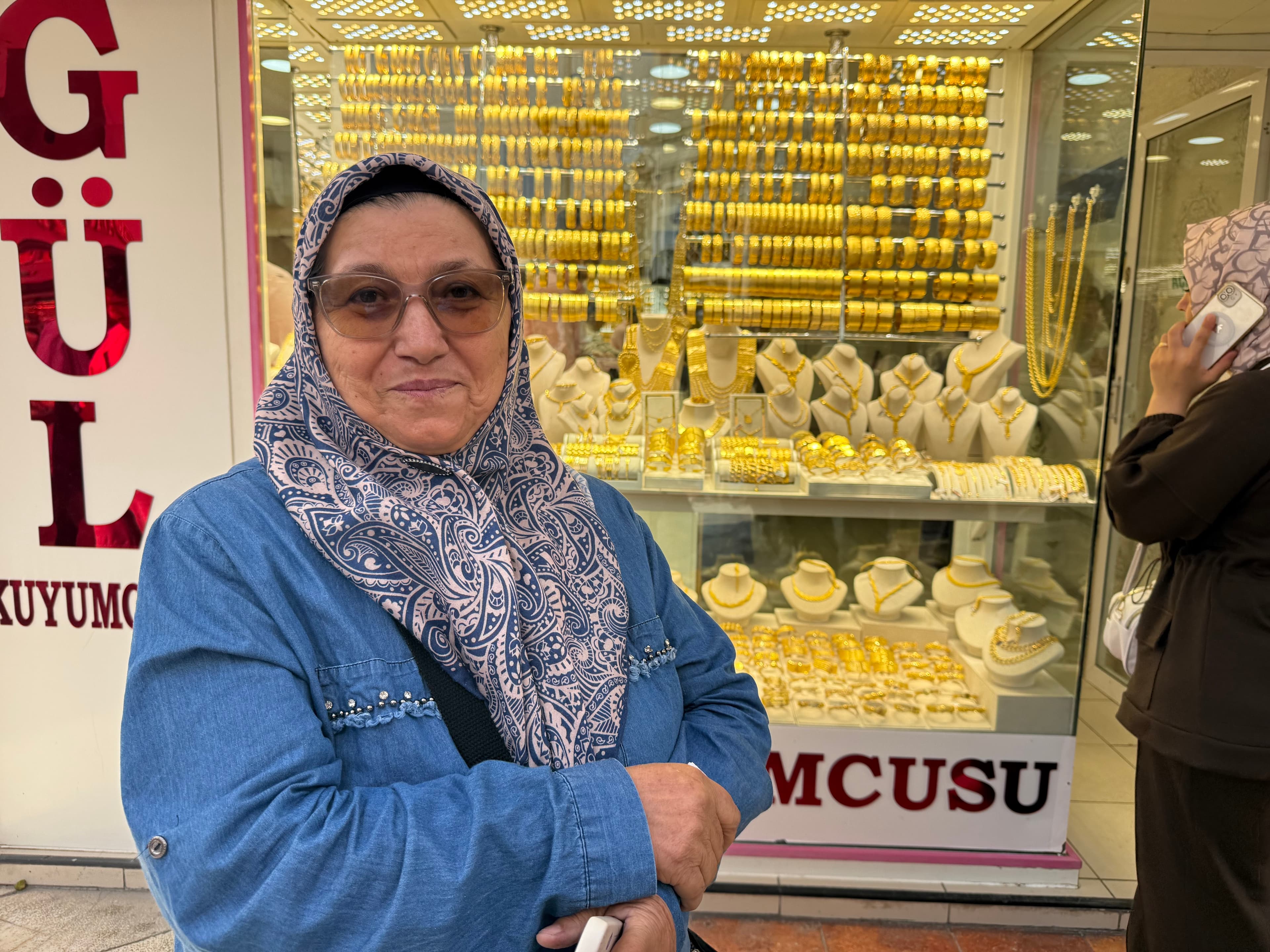 Kuyumcunun dikkati sayesinde dolandırılmaktan kurtulma