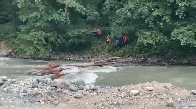 Kayıp kişi Rize'de ölü bulundu, arama botu devrildi