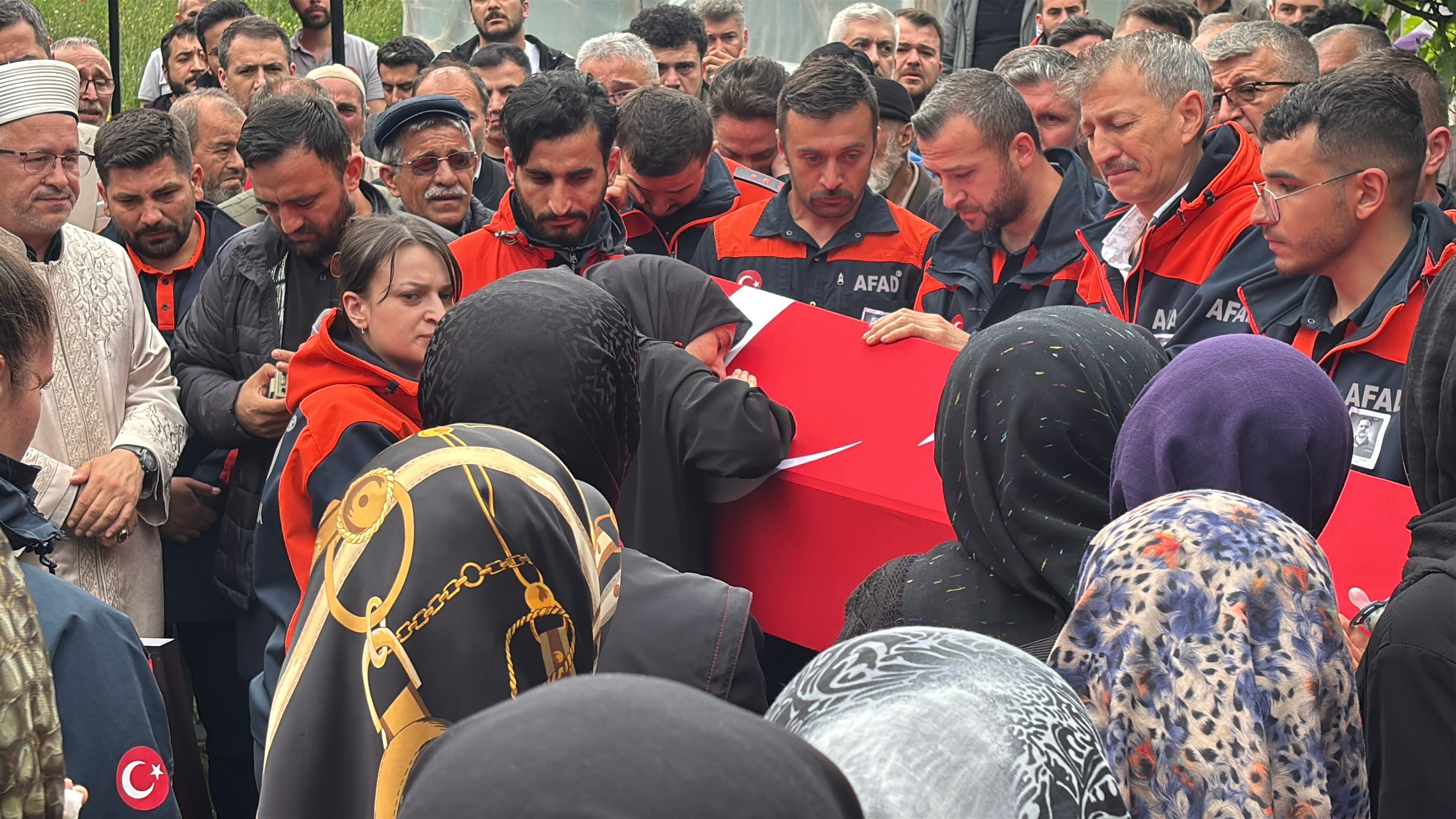 AFAD personeli Ömer Faruk Özkan, Bolu'da son yolculuğuna uğurlandı