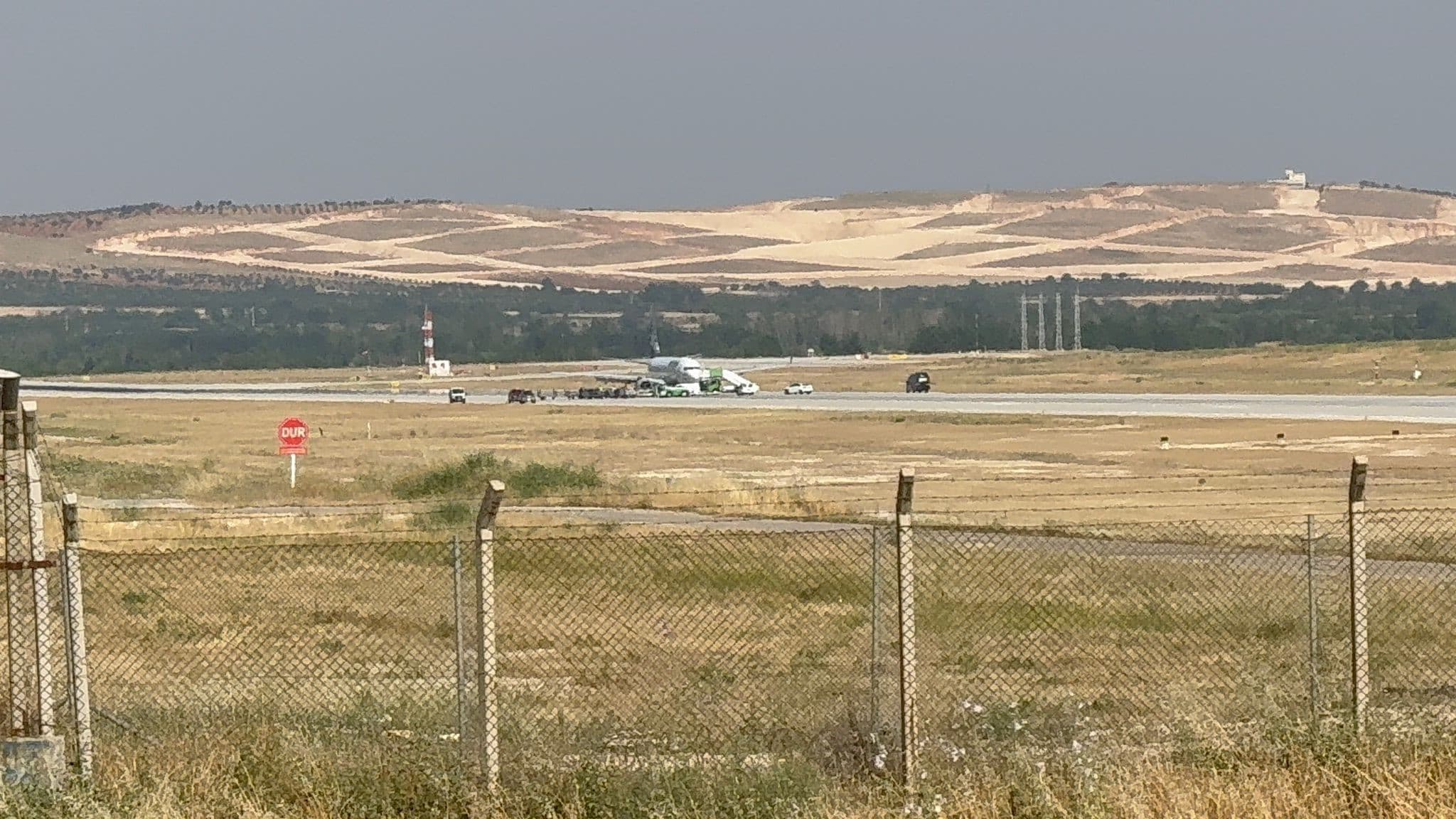 Gaziantep Havalimanı'nda yolcu uçağının lastiği patladı