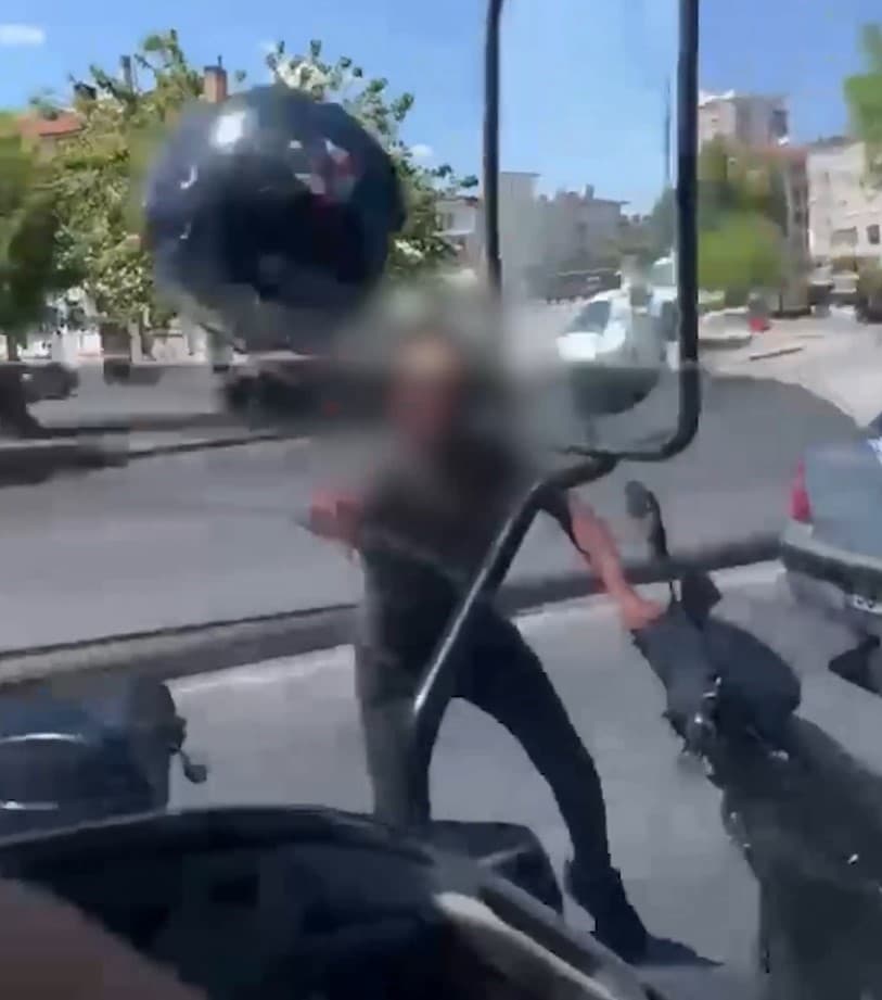 Motosiklet sürücüsüne kask fırlatma nedeniyle 405 bin TL ceza verildi