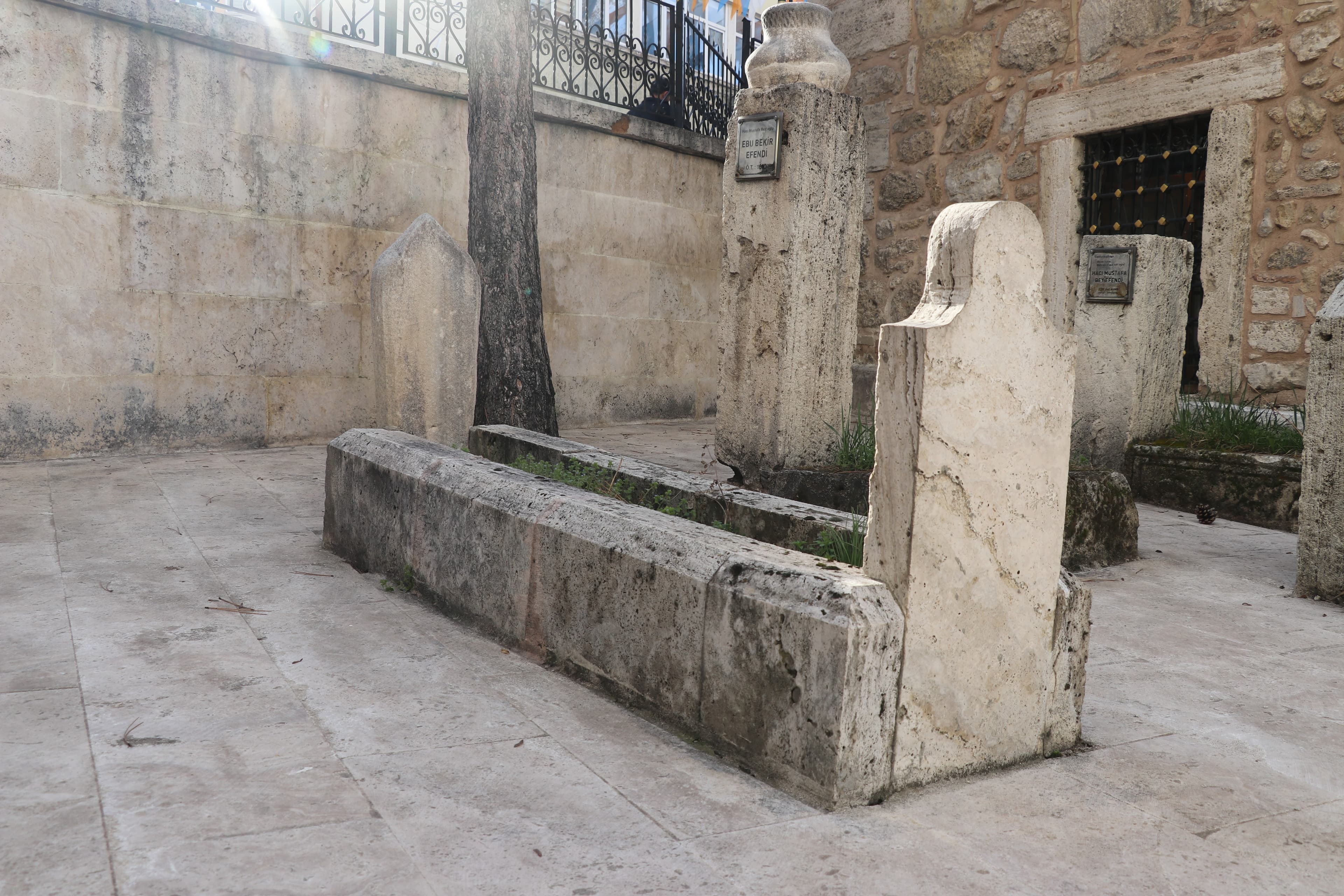 Sivas'taki İsmail Safa'nın mezarı, Türk edebiyatına ışık tutuyor