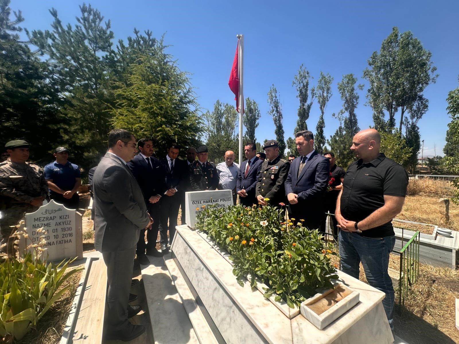 15 Temmuz şehidi Halil Hamuryen Van'daki mezarında anıldı
