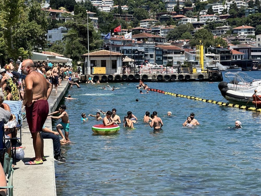 İstanbul'da sıcak hava etkisini artırdı, vatandaşlar sahillere akın etti