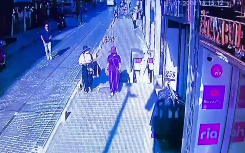 İstanbul'da iki turistin cüzdanını çalan 16 ve 17 yaşındaki hırsızların suç kayıtları ortaya çıktı.