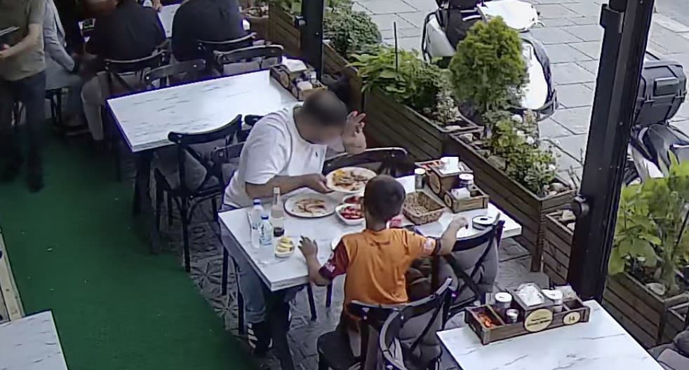 Müşteri yemeğine kıl atarak restoranı ödemeden terk etmek istedi