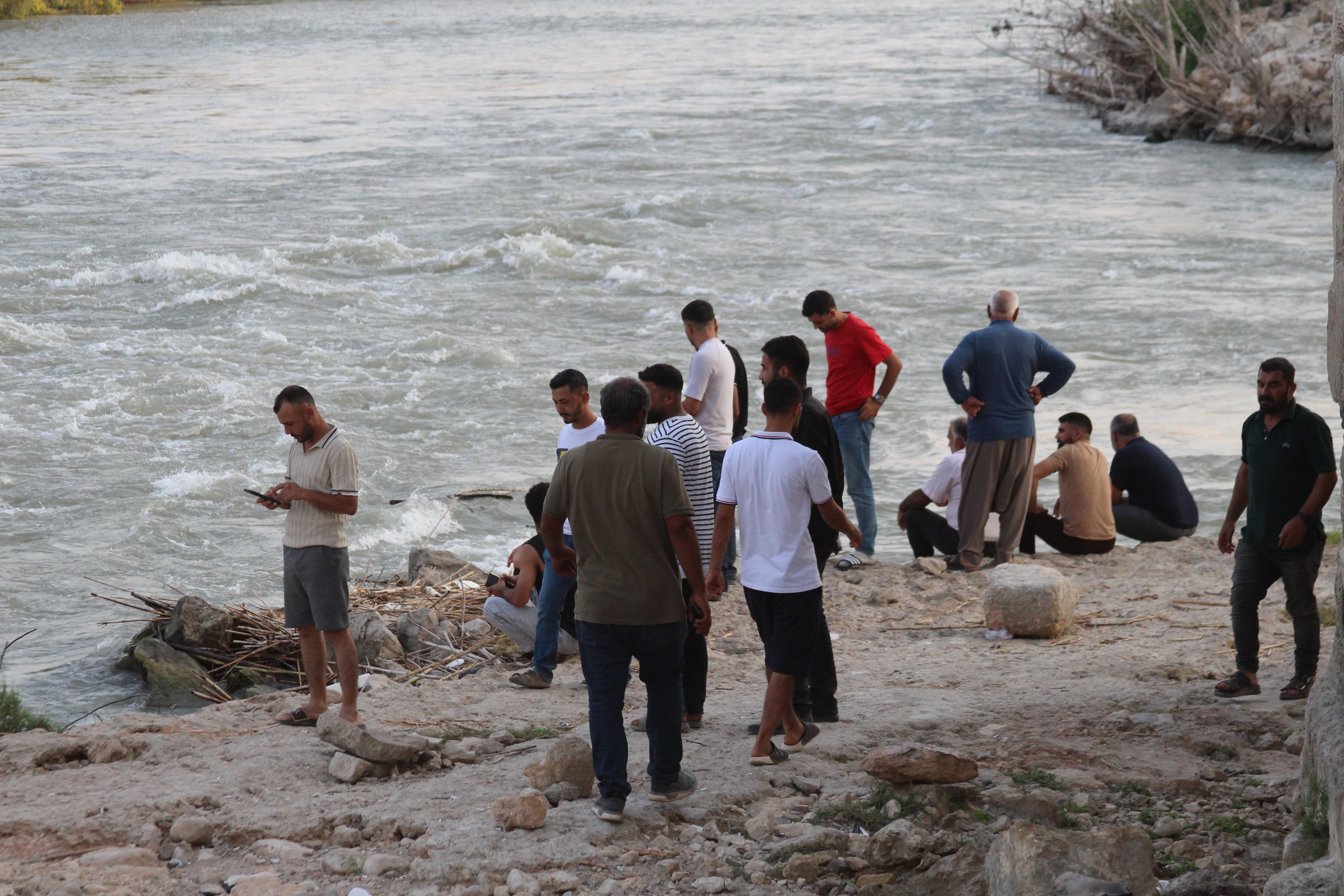 Ceyhan Nehri'nde kaybolan iki çocuğu arama çalışmaları sürüyor