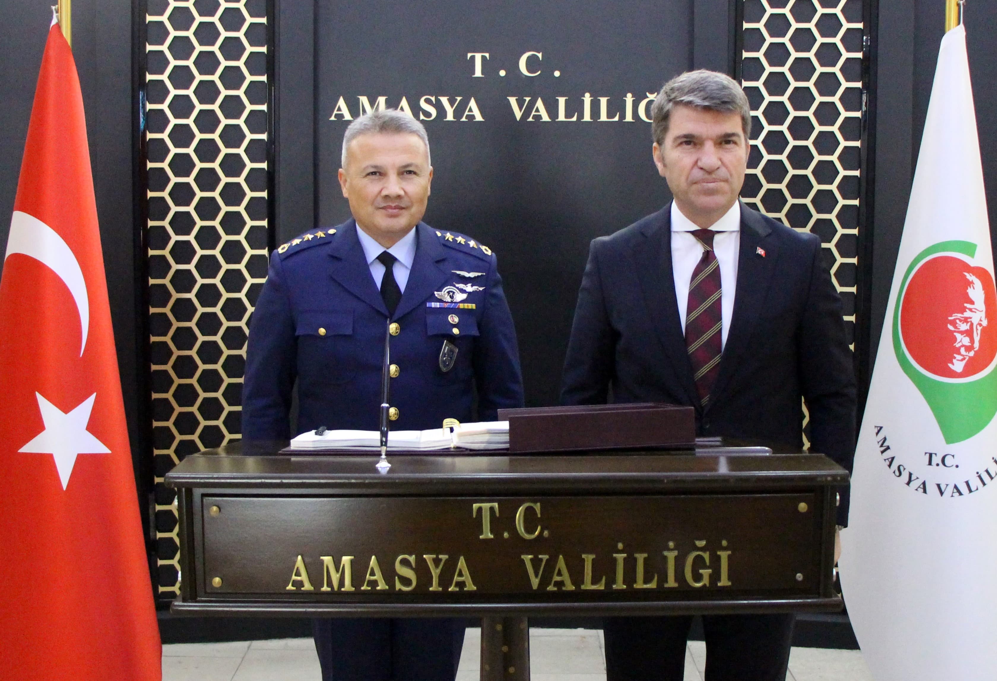 Alper Gezeravcı 5'inci Ana Jet Üs Komutanlığı'na atandı