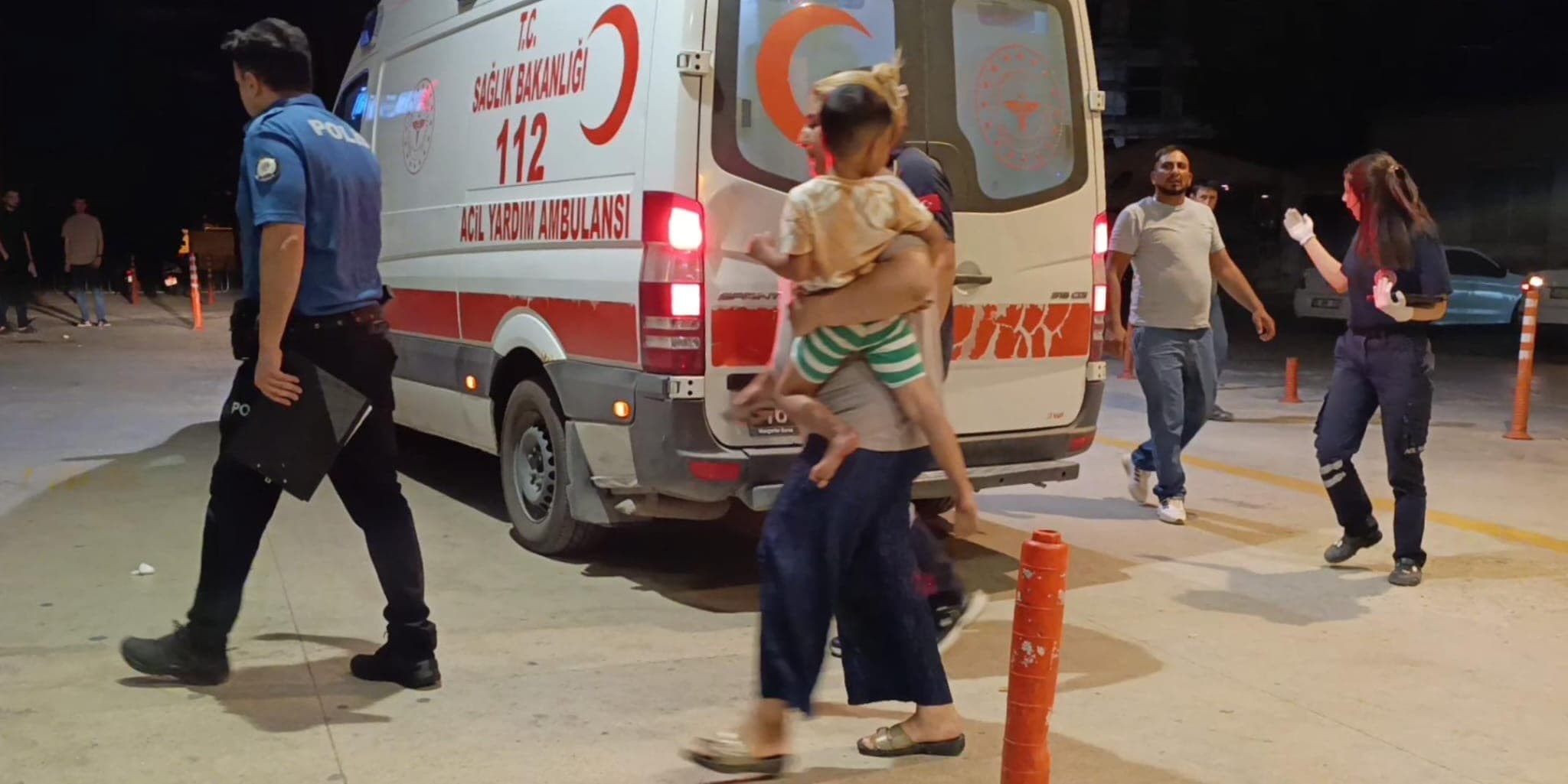 Bursa'da tartışmada silahlar çekildi, baba ve oğlu yaralandı