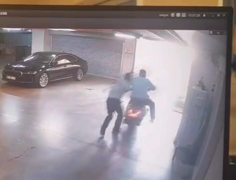 Çiğli Belediye Başkanı'nın aracına silahlı saldırı düzenlendi
