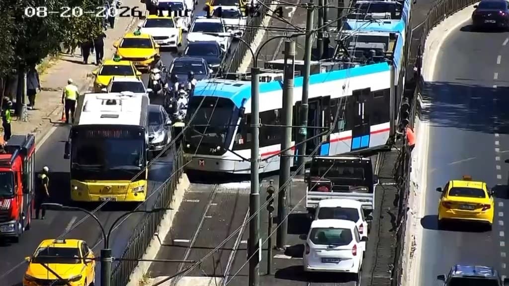 İstanbul'da tramvay raydan çıktı, ekipler sevk edildi