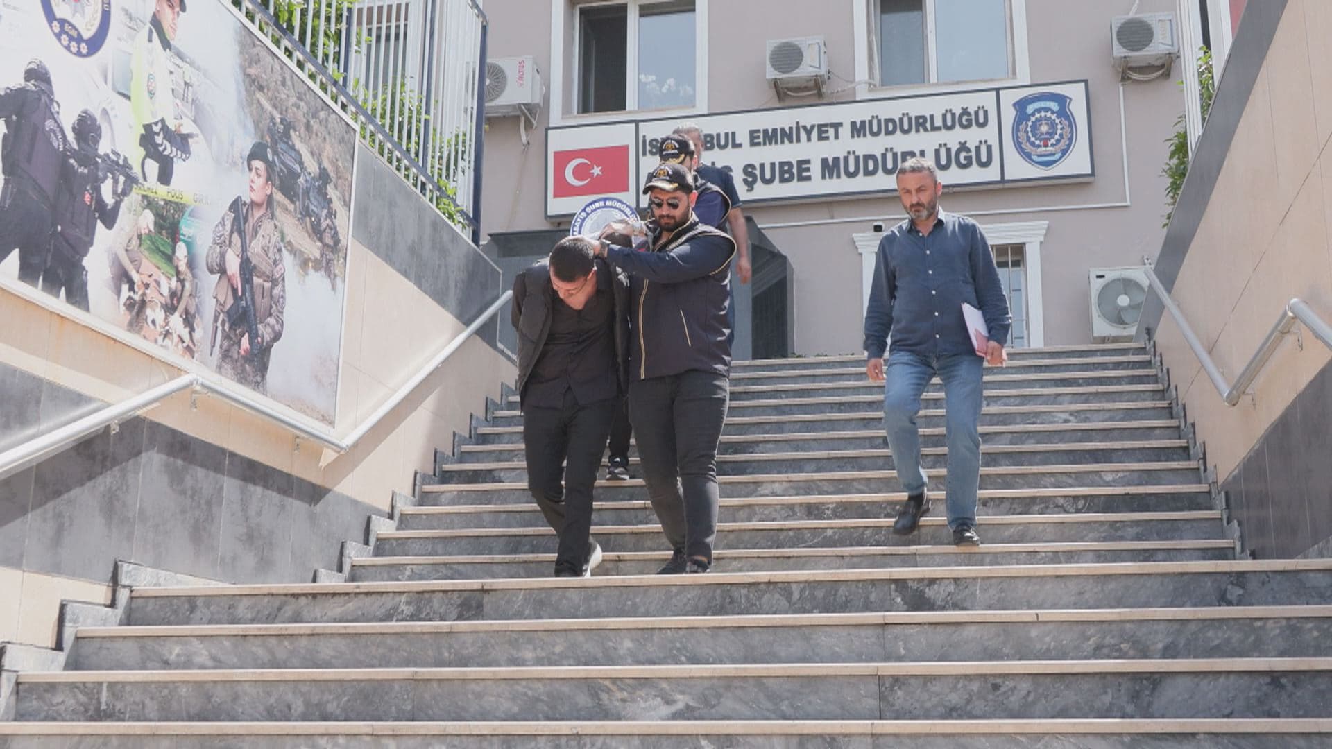 Büyükçekmece Adliyesi'nden çalınan altın ve gümüşle ilgili iki şüpheli adliyeye sevk edildi