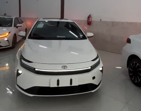 Yenilenen Toyota Corolla, komşuda satışa sunuldu