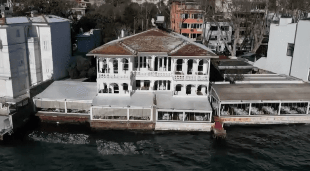 Tarihi yalı rekor fiyata satılıyor. İki asırlık Burhanettin Sezerar Yalısı yeniden satışa çıktı