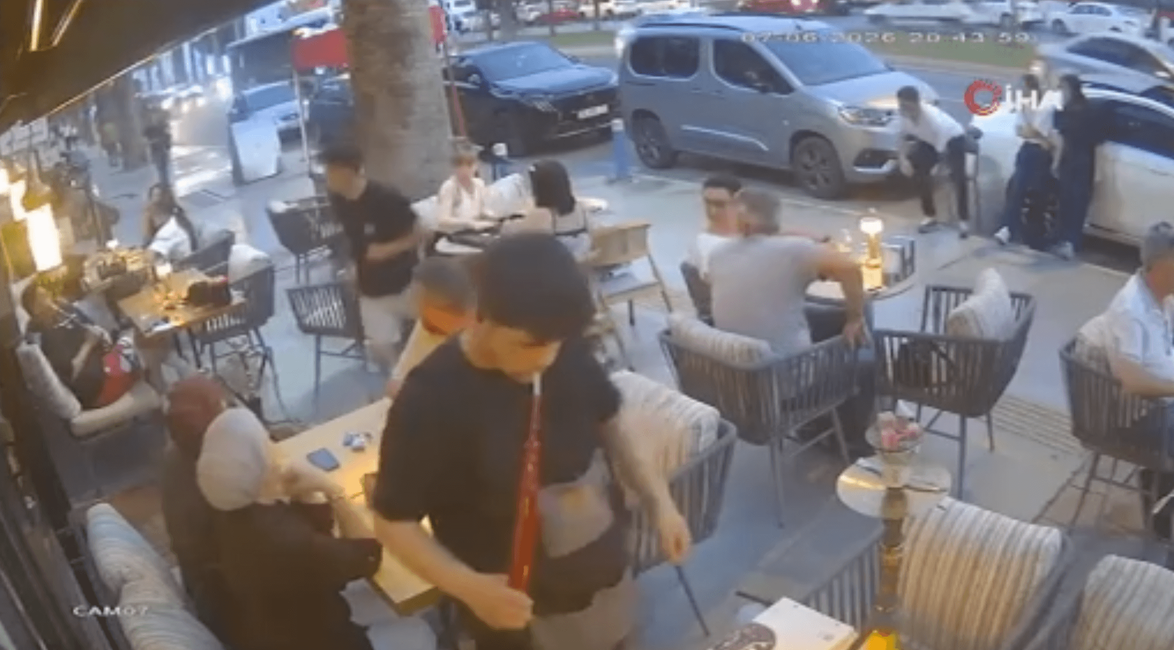 İzmir'de bıçakla yaralanan ortaokul öğrencisi hastanede hayatını kaybetti