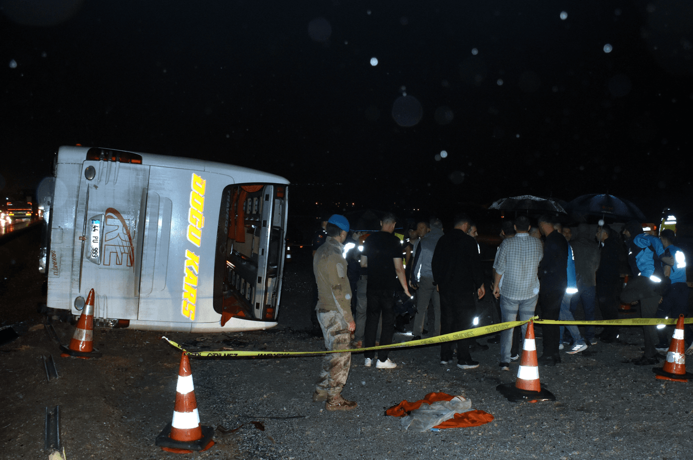Bursa-Kars seferindeki otobüs şarampole devrildi, 40 yaralı