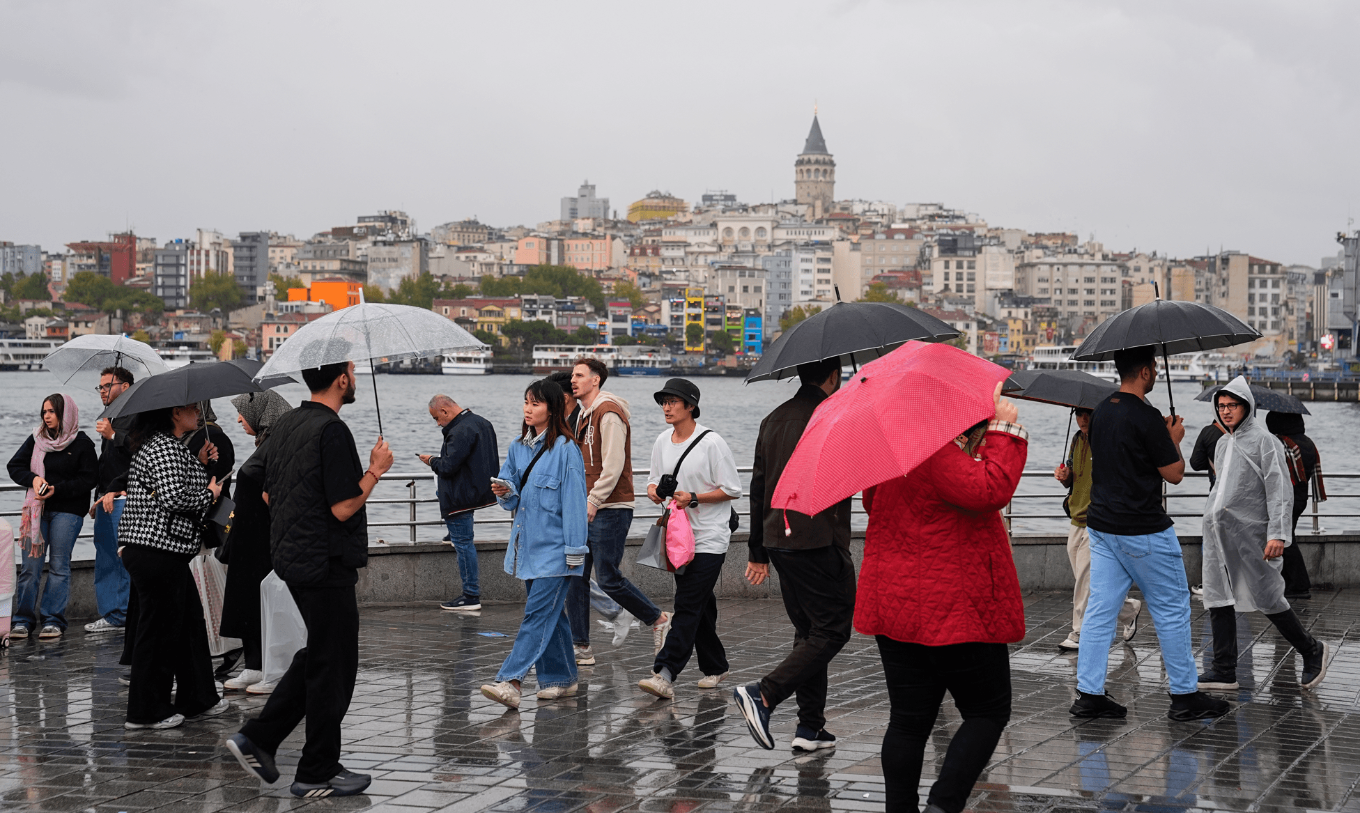 İstanbul'da sağanak yağış devam ediyor, 3 ilçe için uyarı yapıldı