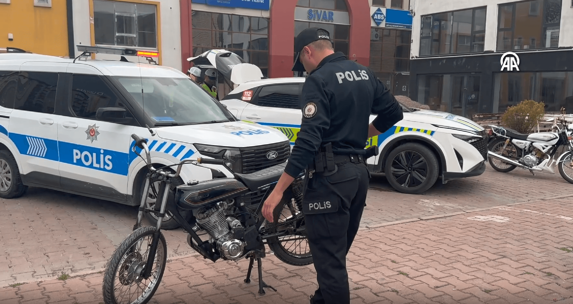 Ehliyetsiz 16 yaşındaki motosiklet sürücüsüne 351 bin lira ceza kesildi
