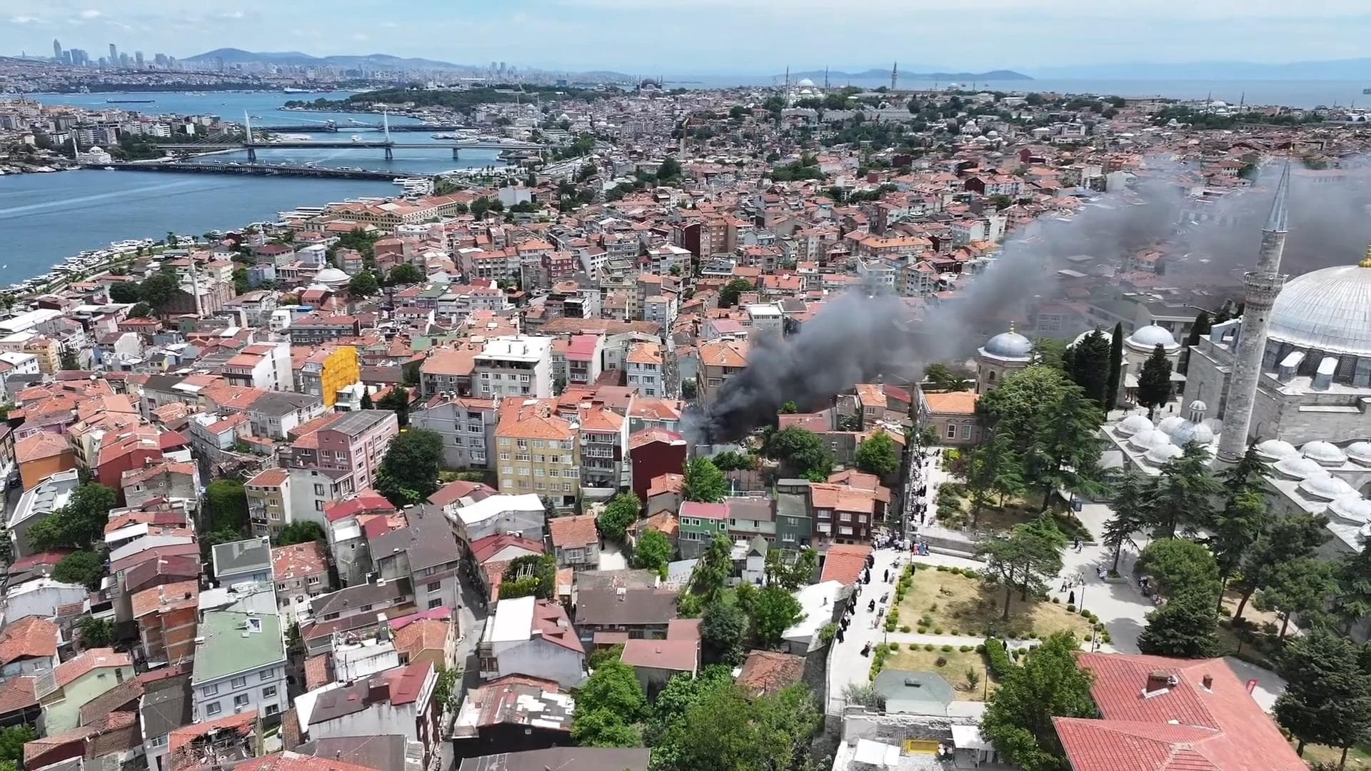 Balat'ta otomobil tamirhanesinde yangın çıktı