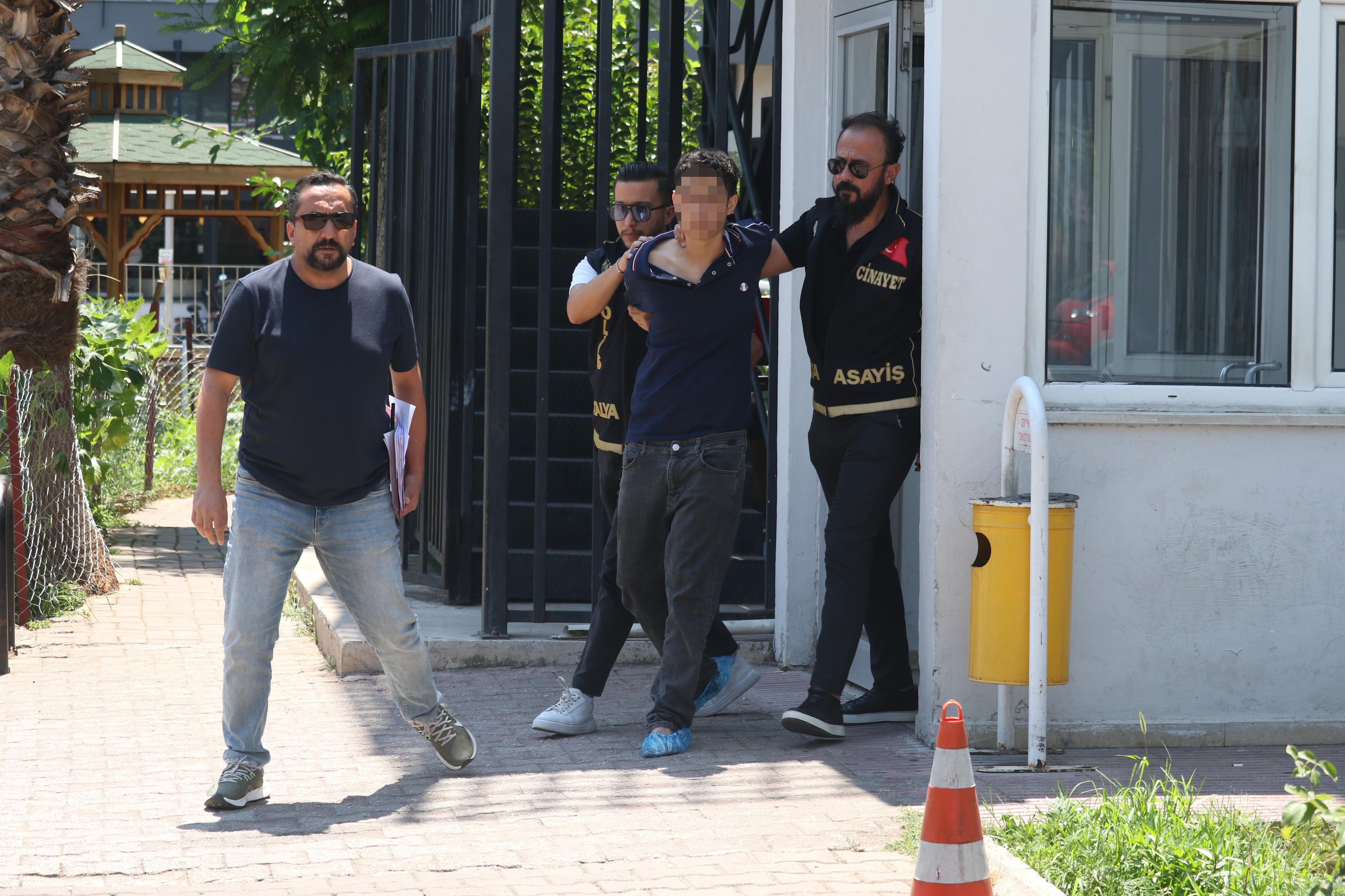 Antalya'da bir kişi ablalarını boğmaya çalıştı