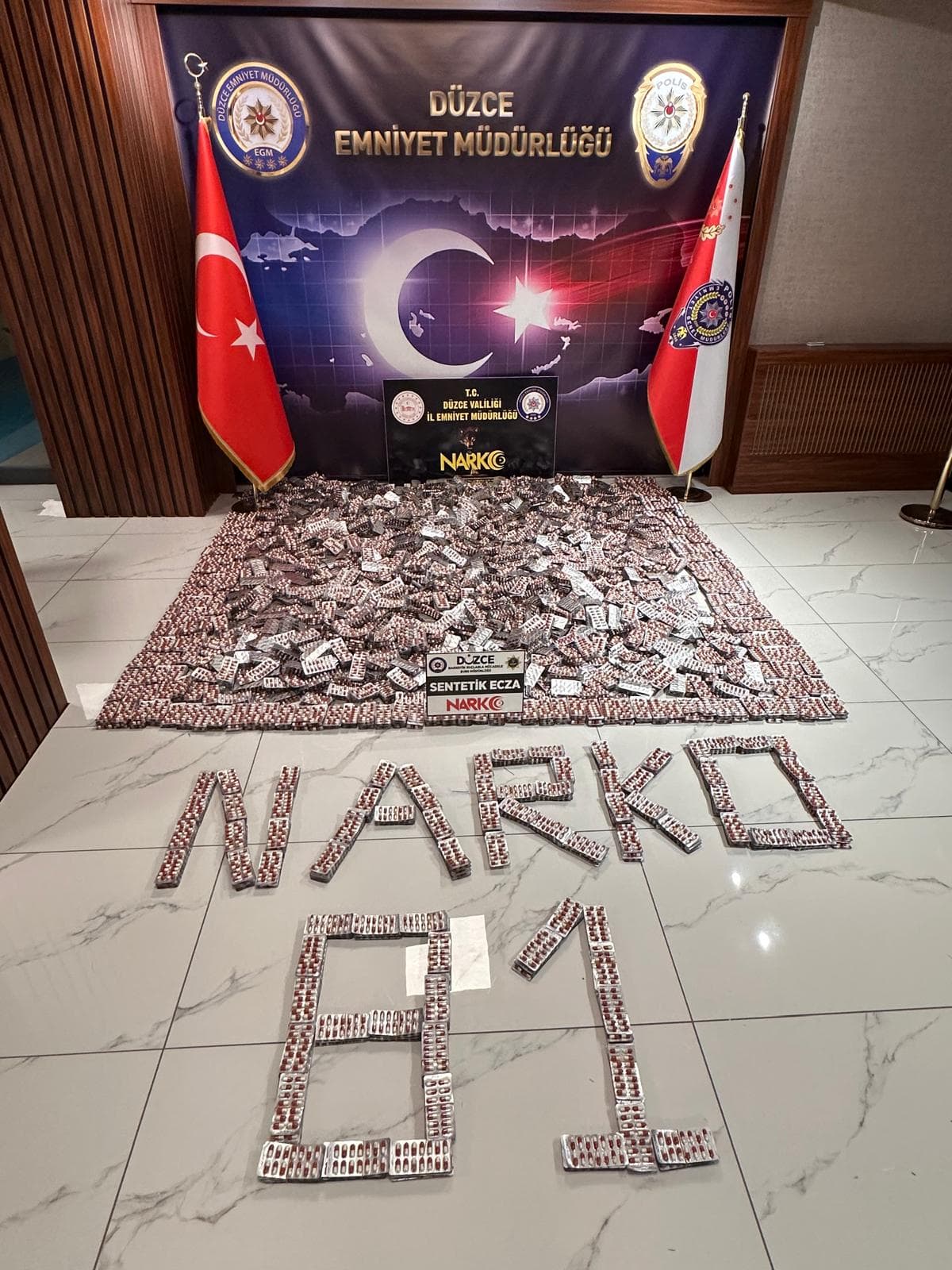 Düzce'de iki otobüste 22 milyon lira değerinde uyuşturucu ele geçirildi