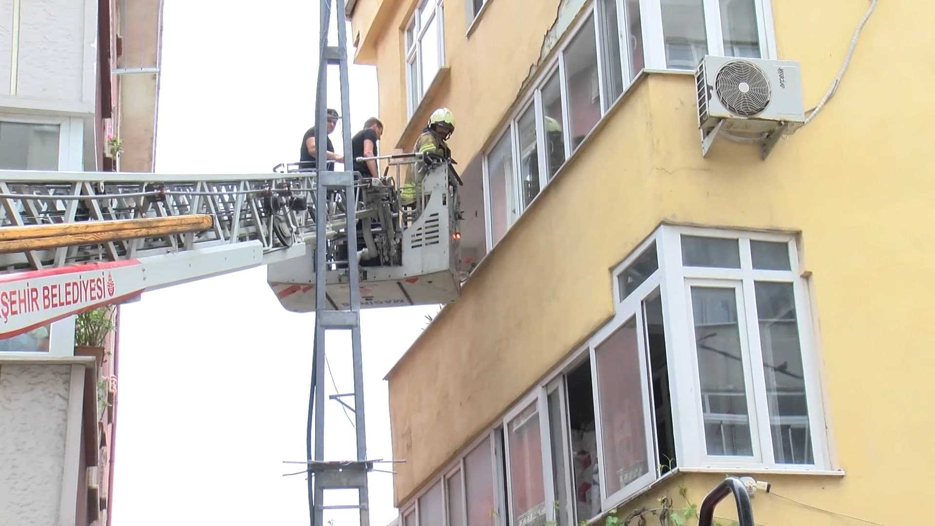 İstanbul'da rehine olayı: Annesini rehin alan kişi polis tarafından yakalandı