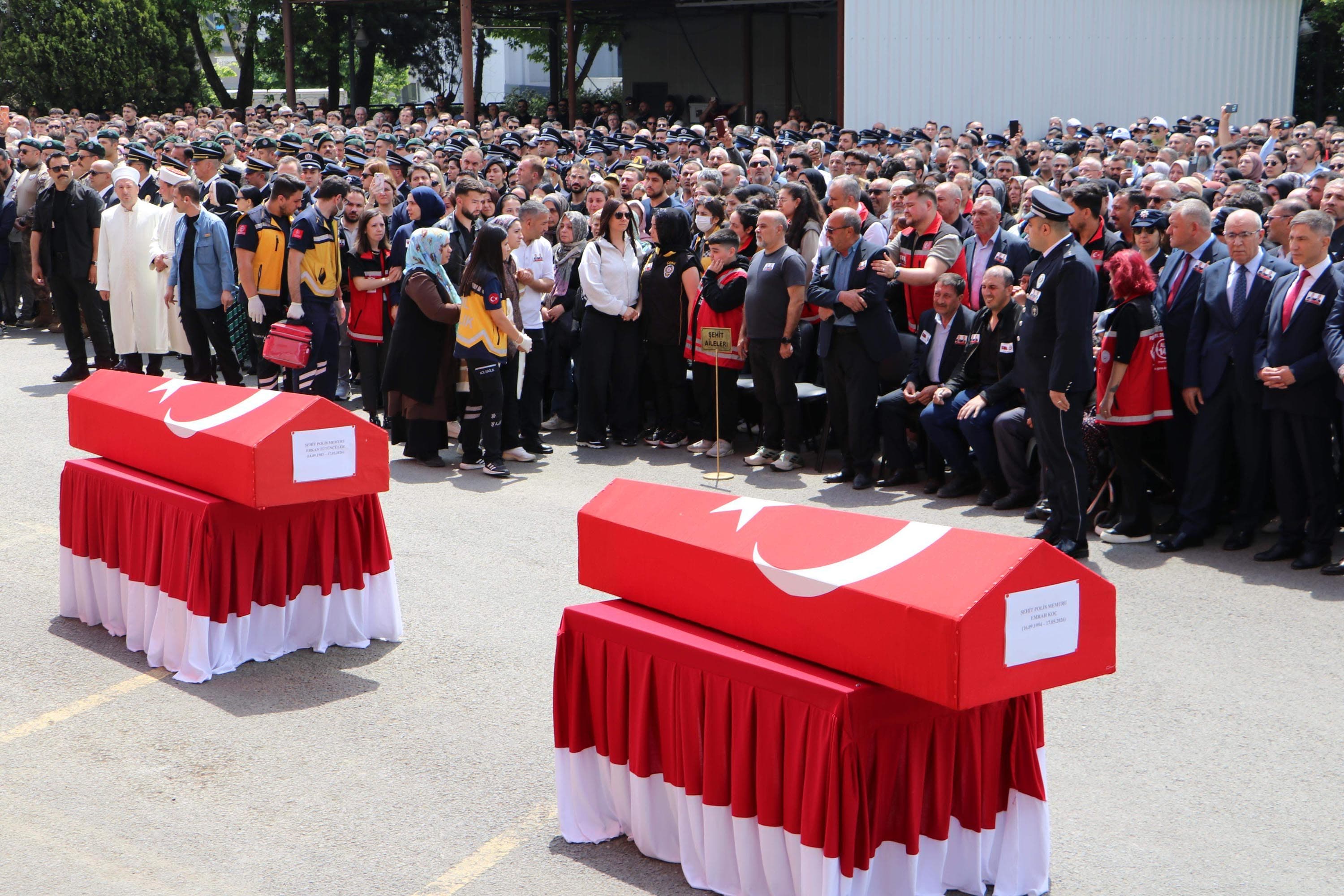 Cenazede fenalaşan kişi hastanede hayatını kaybetti