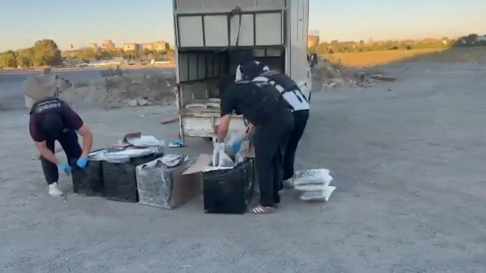 Zeytinburnu'nda uyuşturucu operasyonu: 83 kilogram skunk ele geçirildi