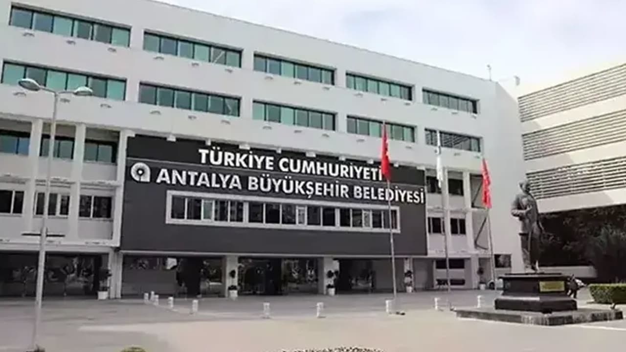 Antalya Büyükşehir Belediyesi'nde yolsuzluk soruşturması: 25 kişi gözaltında