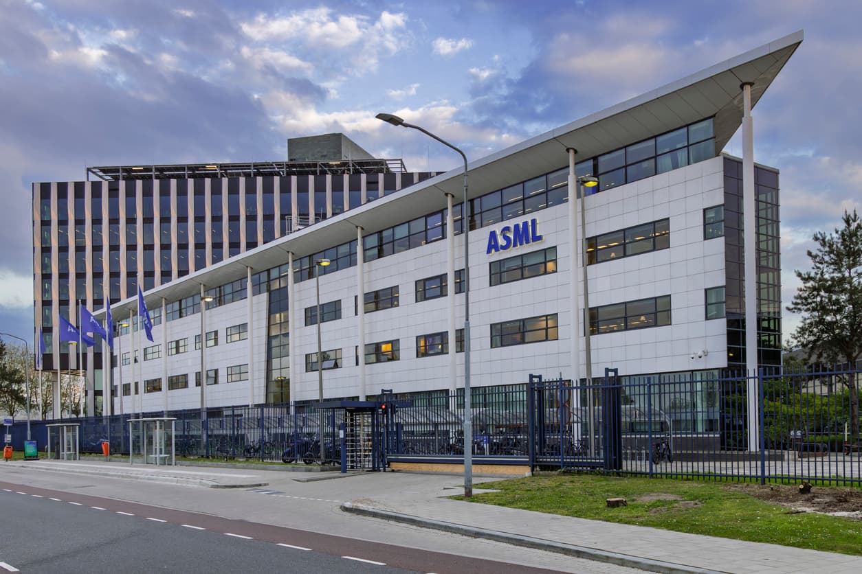 ABD, ASML'nin Çin'deki çip üretim aracını endişeyle karşıladı