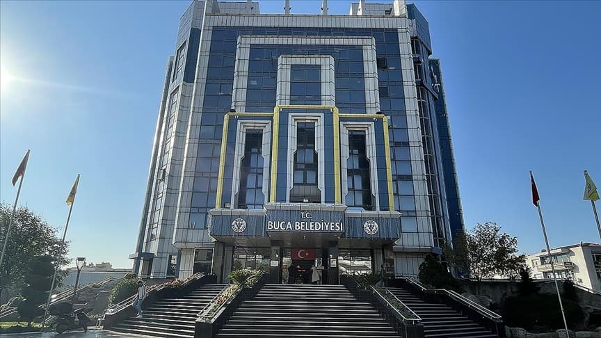 Buca Belediyesi'ne yönelik operasyonda gözaltı sayısı 54 oldu