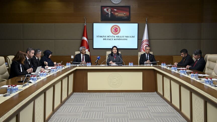 Meclis'e kadınların askere alınması için başvuru yapıldı