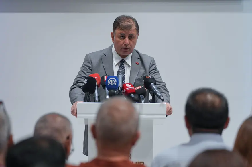 Cemil Tugay, İzmir Büyükşehir Belediye Başkanlığı görevinden ayrıldı.