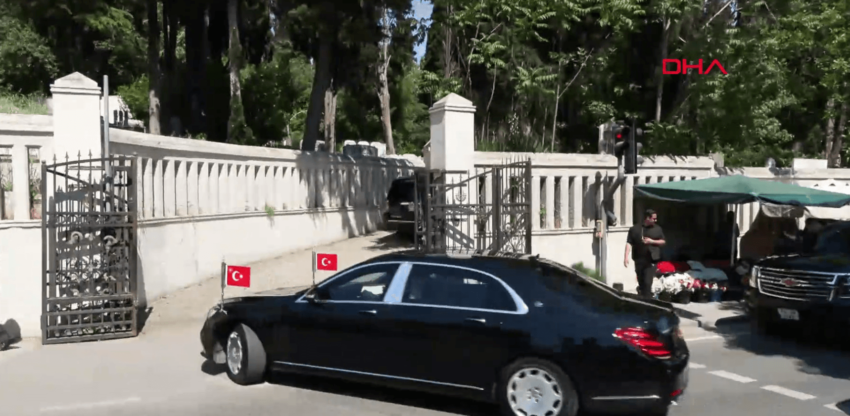 Cumhurbaşkanı Erdoğan, anne ve babasının kabirlerini ziyaret etti