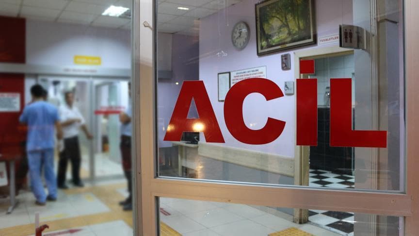 Çanakkale'de tankere çarpan otomobilde 2 kişi öldü, 2 kişi ağır yaralandı