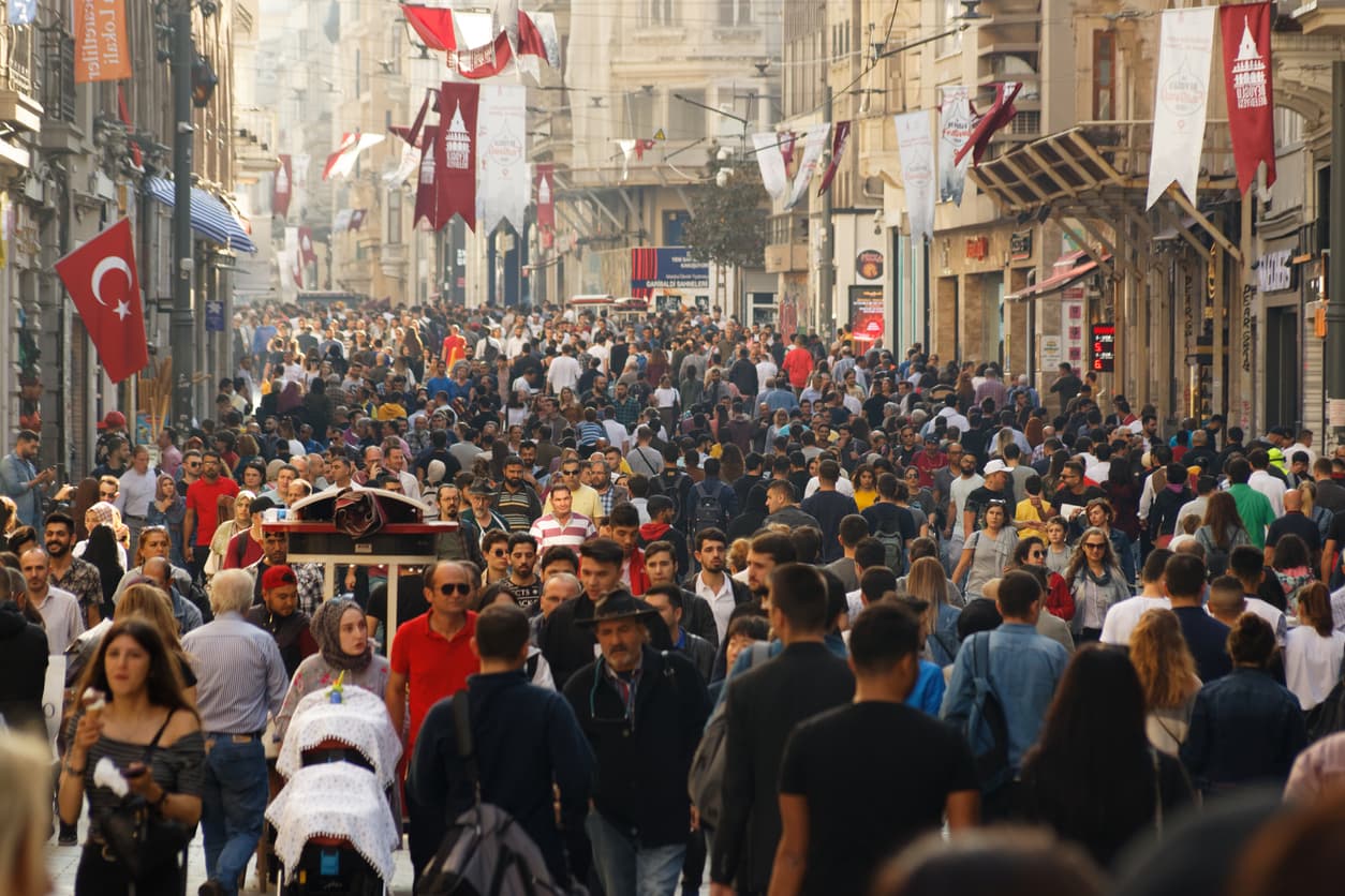 Türkiye'de yaşam süresi erkeklerde 75,5, kadınlarda 80,7 yıl olarak belirlendi