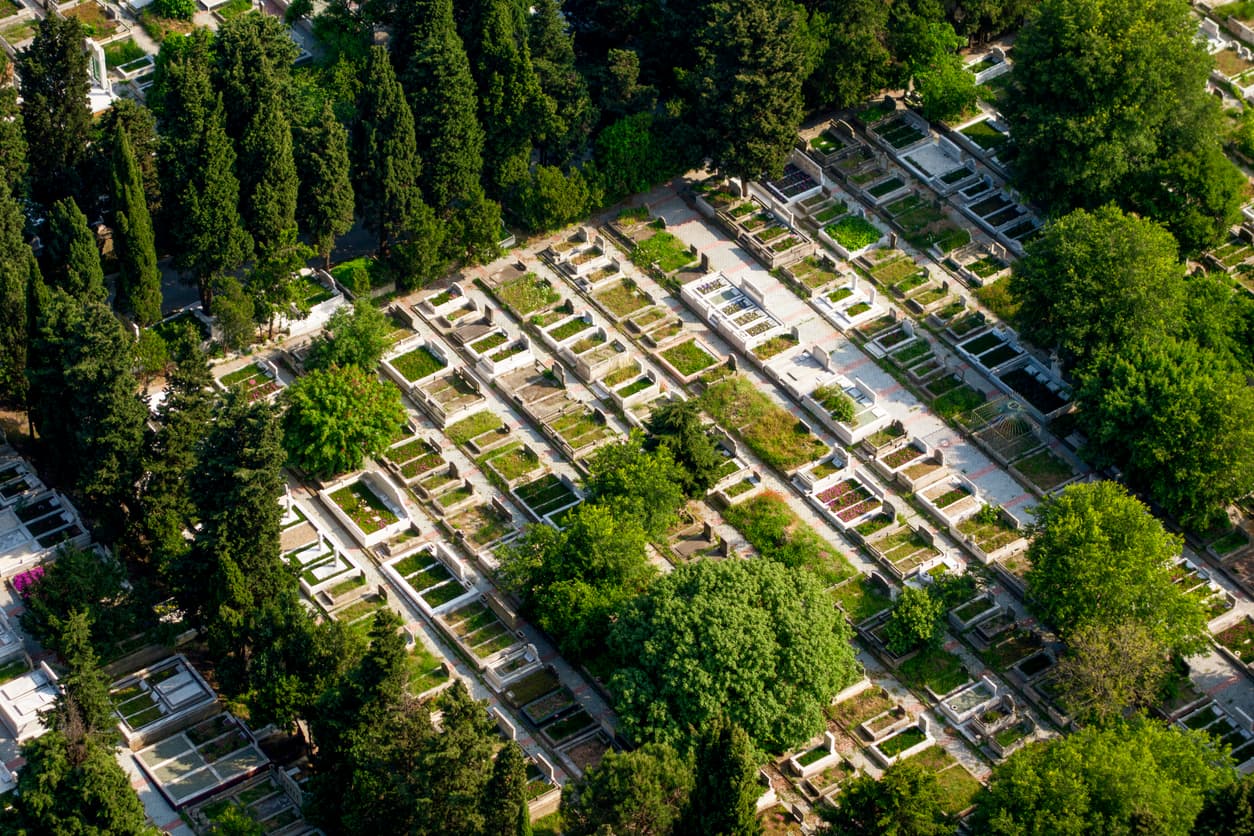 İstanbul'da mezar yeri fiyatları 334 bin lirayı aşıyor.
