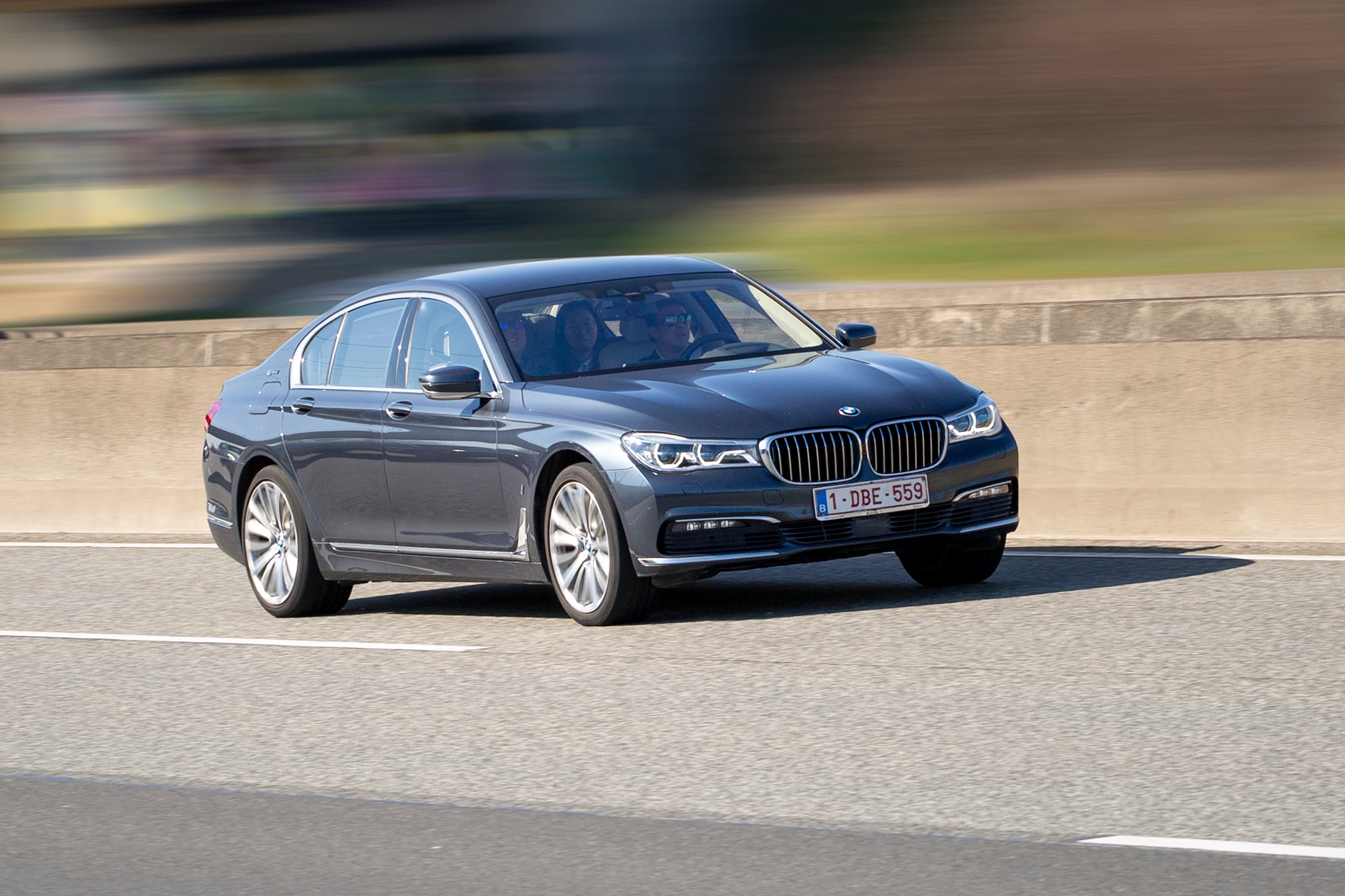 BMW'de elektrik arızası nedeniyle 29 bin araç için uyarı yapıldı.