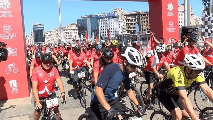 İstanbul'da 15 Temmuz şehitleri anısına bisiklet turu yapıldı