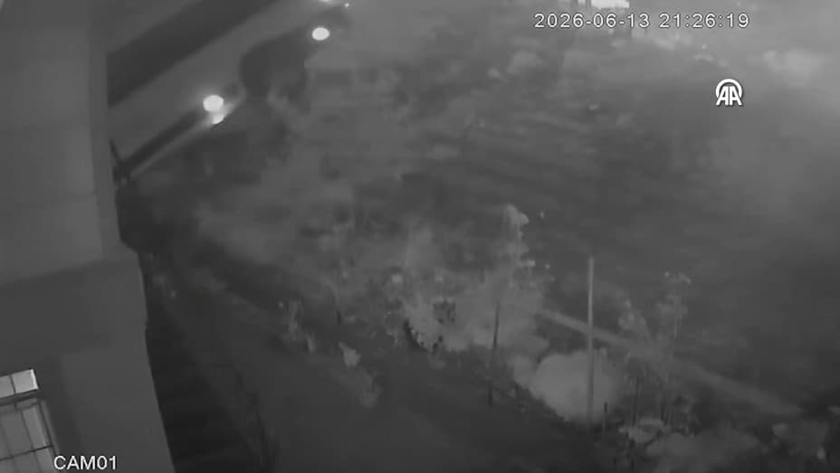 Çekmeköy'de servis minibüsü kaza yaptı, şoför hayatını kaybetti