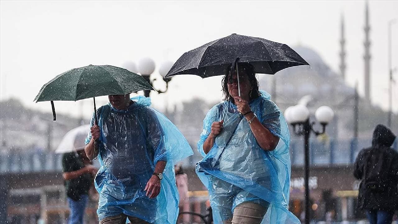 İstanbul'da sel riski: Şiddetli yağış ve sıcaklık düşüşü bekleniyor