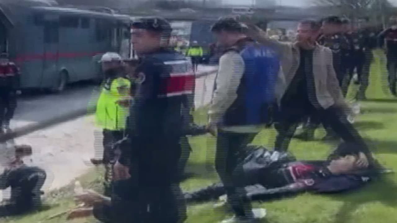 Cezaevi araçları TEM'de kaza yaptı: Yaralılar var